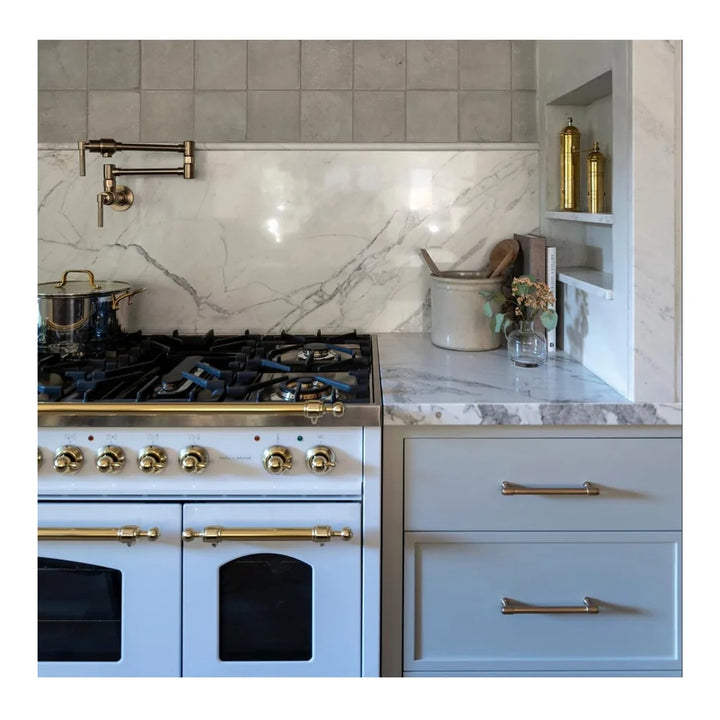 ILVE Nostalgie II 48" Dual Fuel Freestanding Range in White with Brass Trim, UP48FNMPWHGLP