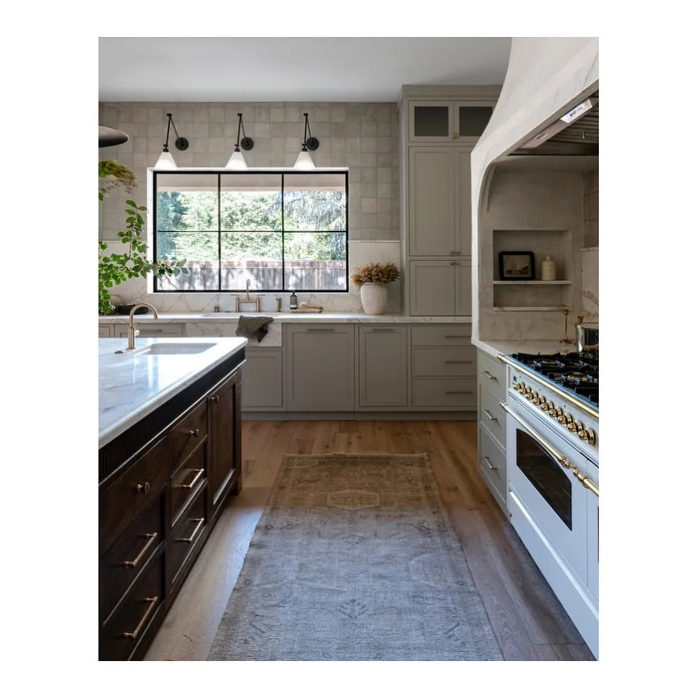 ILVE Nostalgie II 48" Dual Fuel Freestanding Range in White with Brass Trim, UP48FNMPWHGLP
